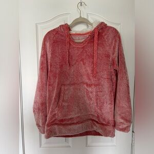 Comfy cozy pullover! Such a cute color and great for Fall and Winter!